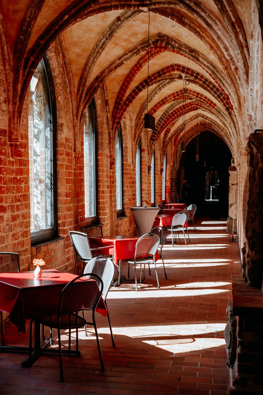 Exhibits and professional dialogues in the historical Paulikloster hall